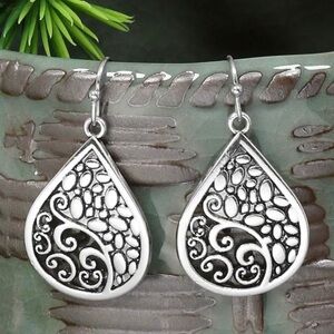 ⭐️ 5 for $25 Vintage Style Silver Tone Hoop Earrings